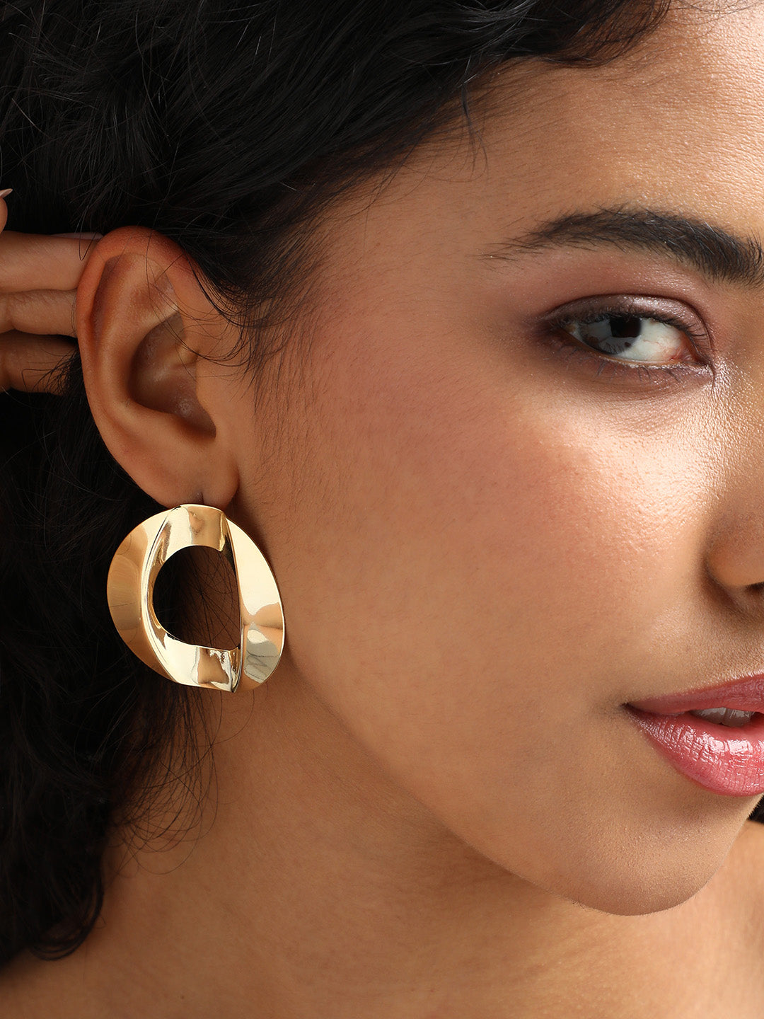 Women Twisted Circular Drop Earrings