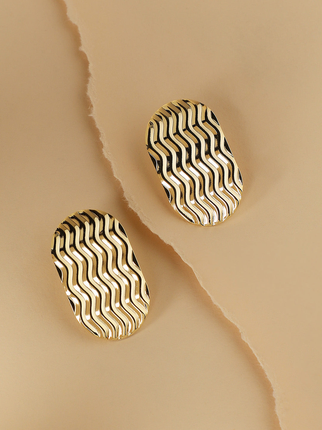 Women Dented Minimal Stud Earrings