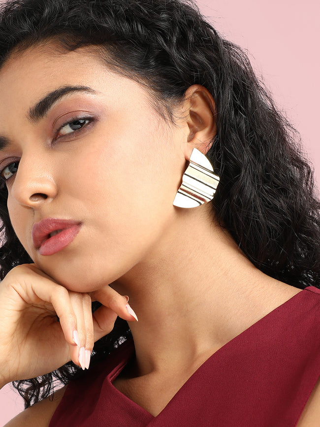 Women Dented Minimal Stud Earrings