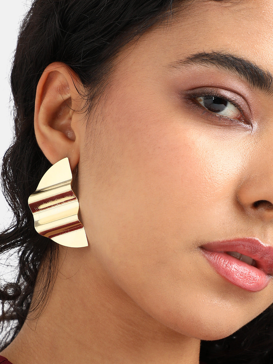 Women Dented Minimal Stud Earrings