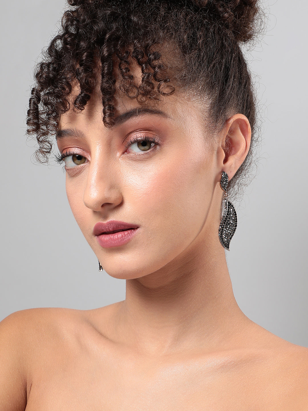 Women Embellished Rhombus Swirl Drop Earringss