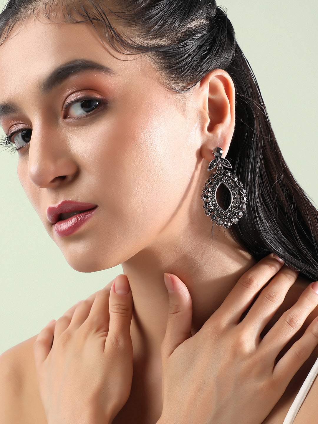 Women Embellished Hollow Eye Drop Earringss
