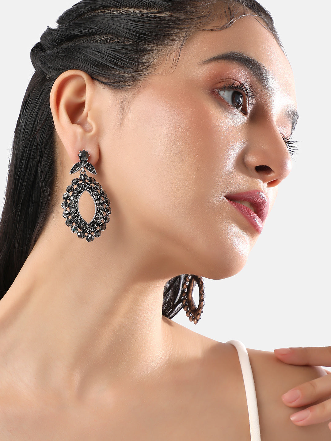 Women Embellished Hollow Eye Drop Earringss