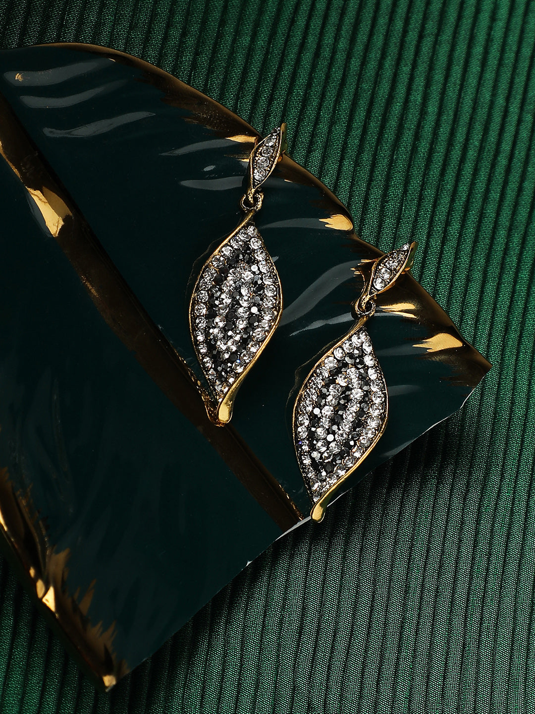 Women Contrast Embellished Eye Drop Earringss