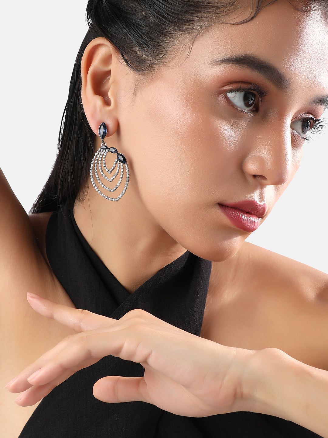 Women Contrast Embellished Lined Eye Drop Earringss