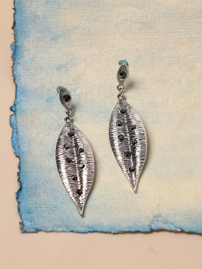 Women Gilded Glamour Drop Earringss