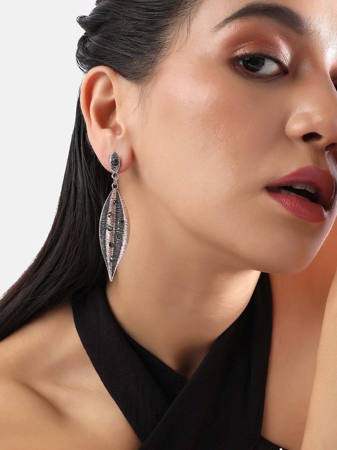 Women Gilded Glamour Drop Earringss