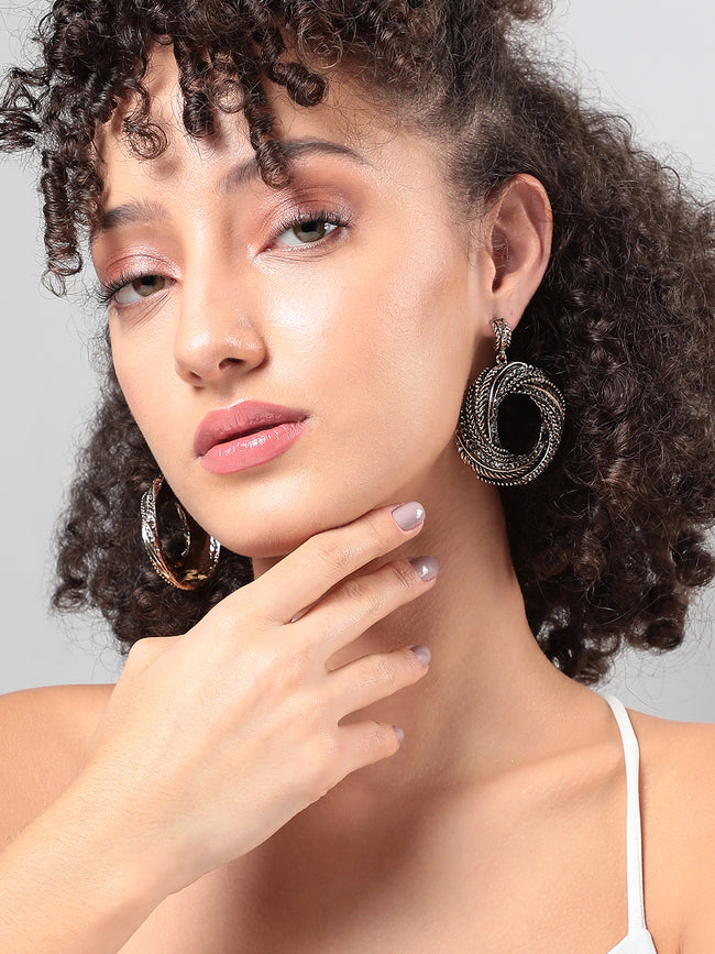 Women Golden Gleam Drop Earringss