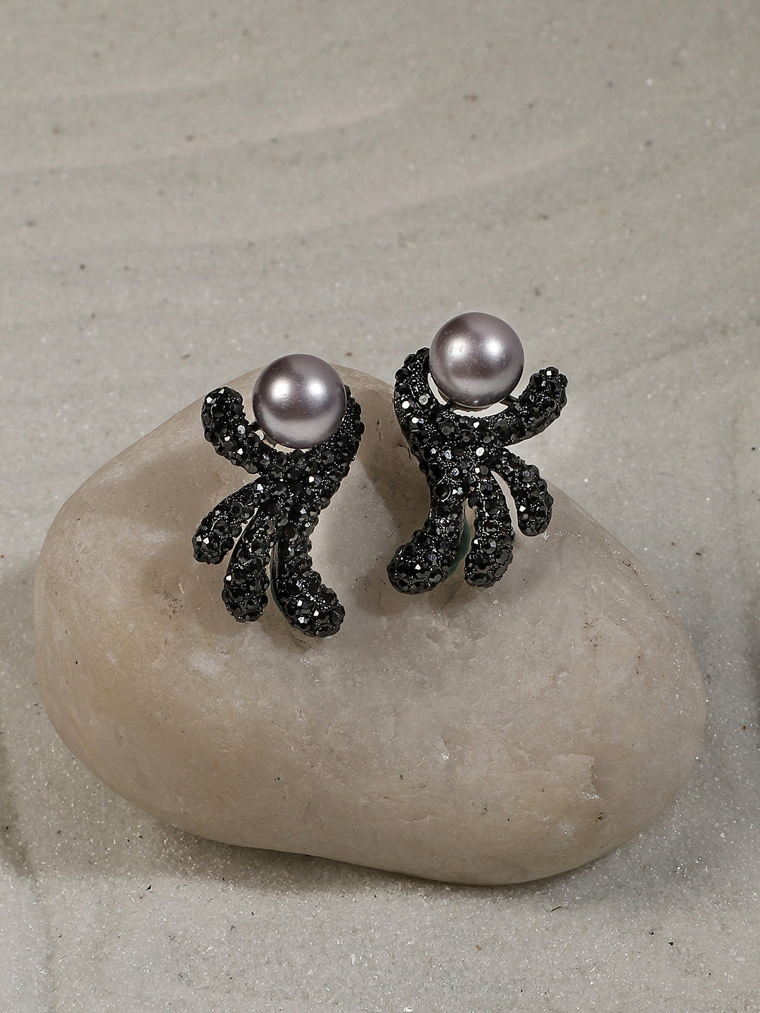 Women Harmonious Horizon Stud Earringss