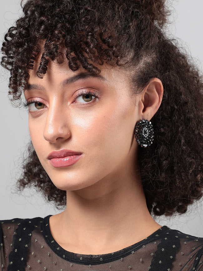 Women Infinite Iris Stud Earringss