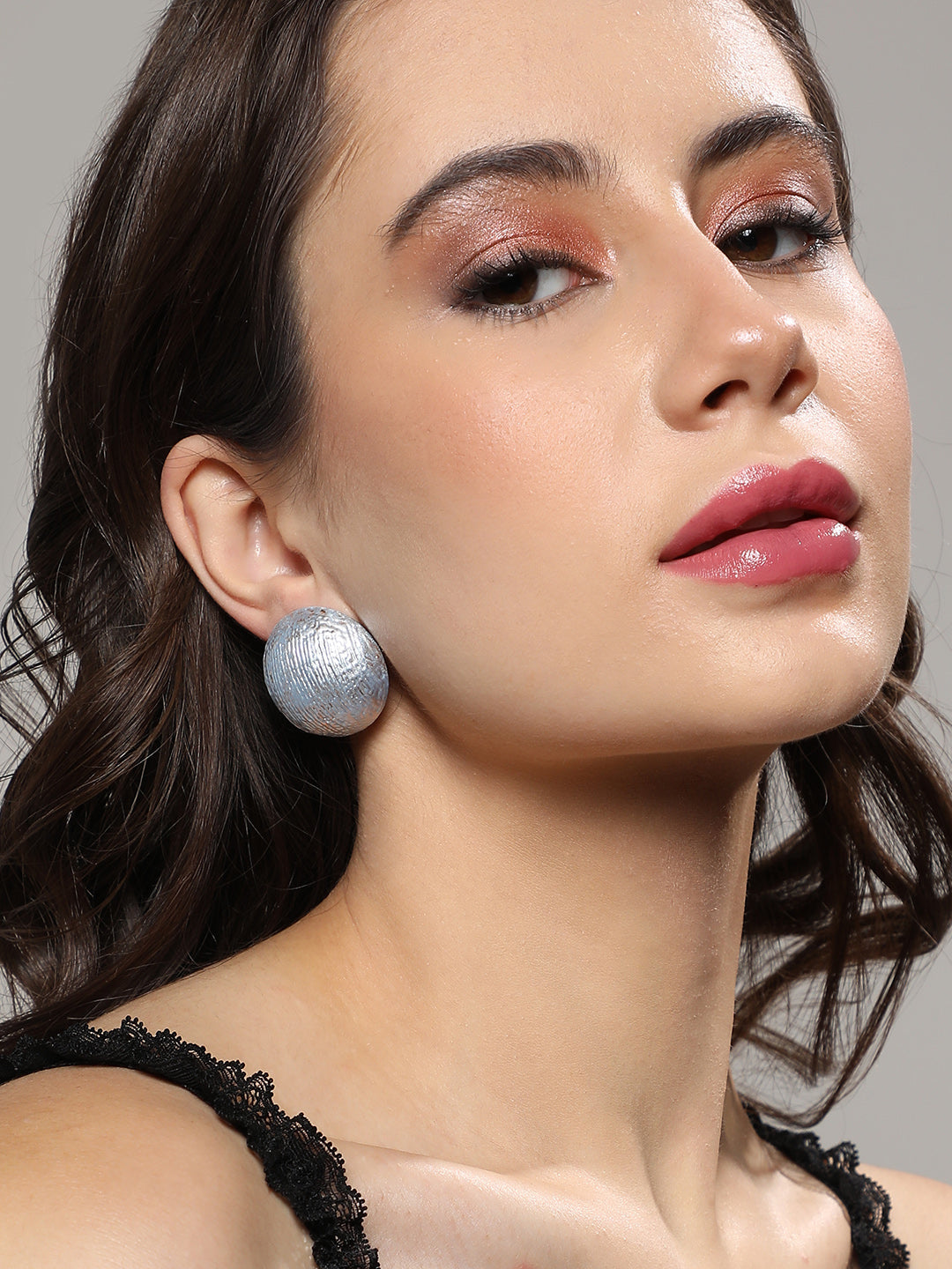 Women Ribbed Stud Earringss