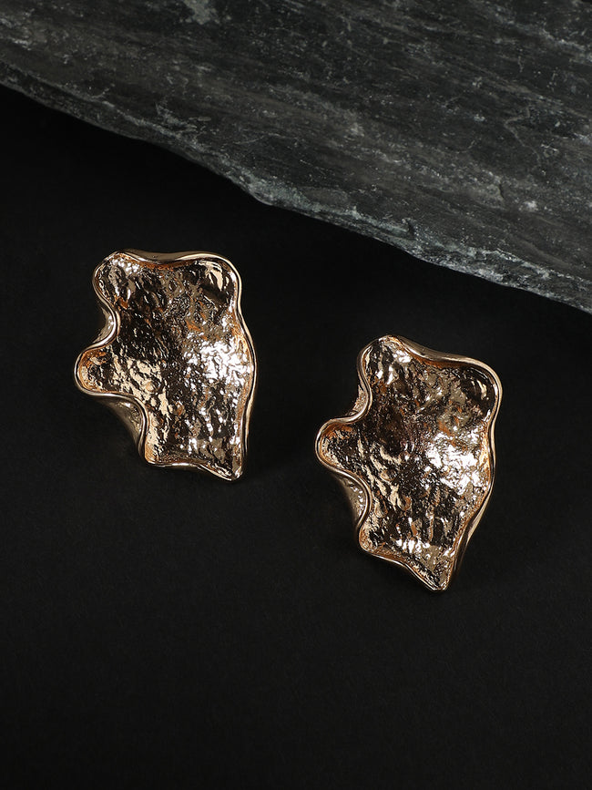 Women Metallic Wave Stud Earringss