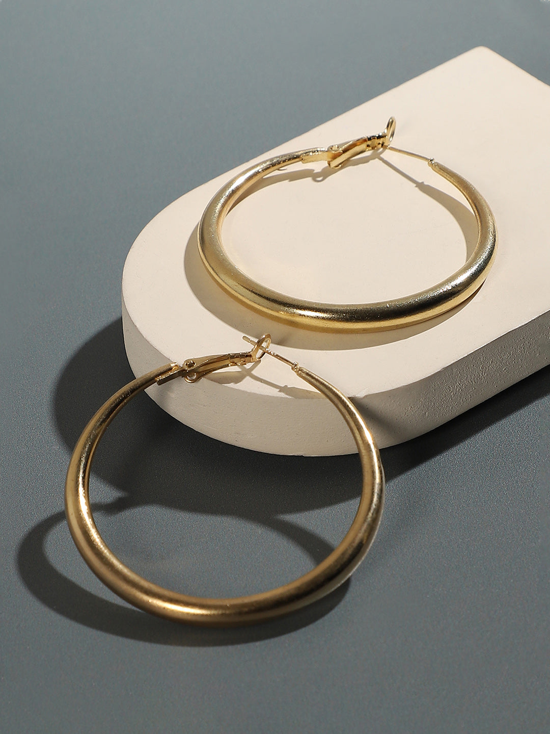 Women Minimal Circular Hoop Earrrings