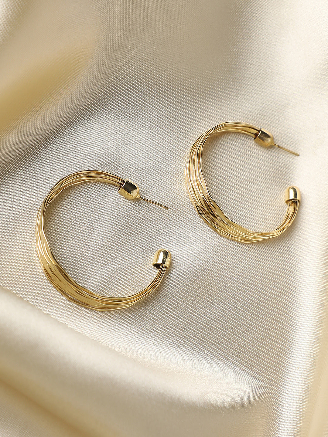 Women Ribbed Wire Hoop Earrrings