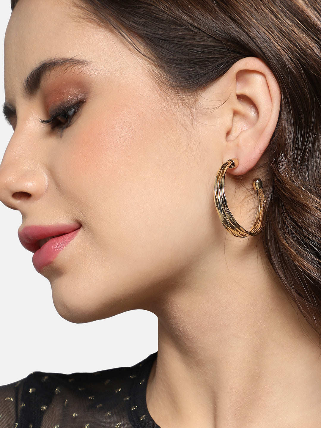 Women Ribbed Wire Hoop Earrrings