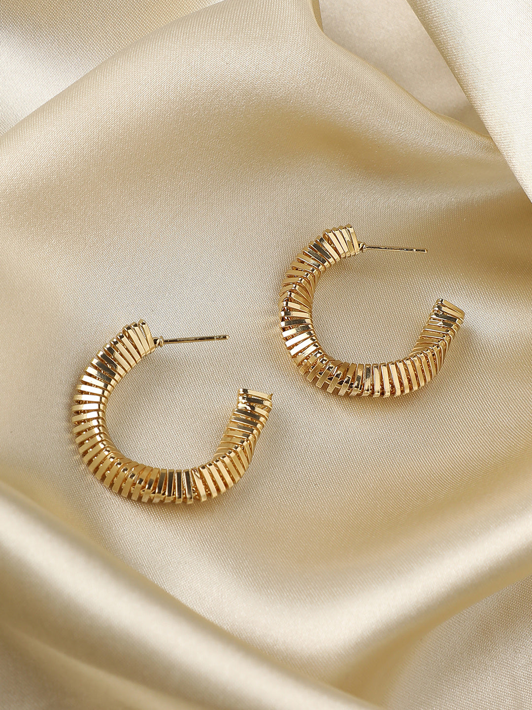 Women Ripple Swirl Hoop Earrrings