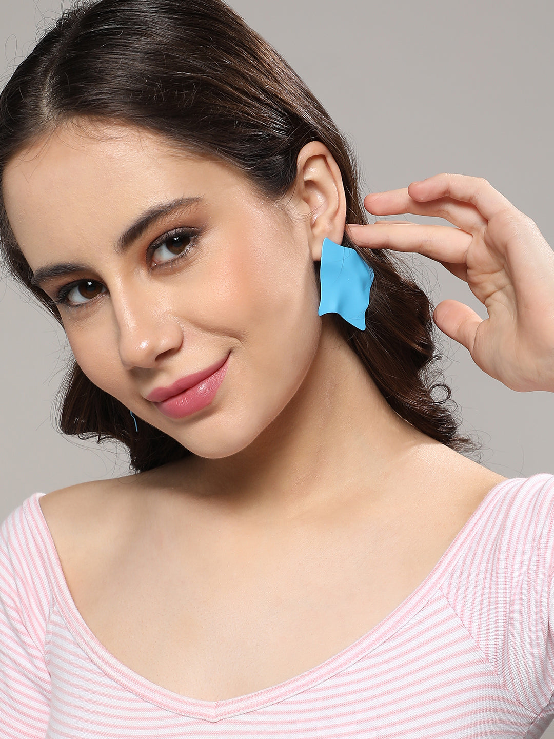 Women Ripple Hues Stud Earringss