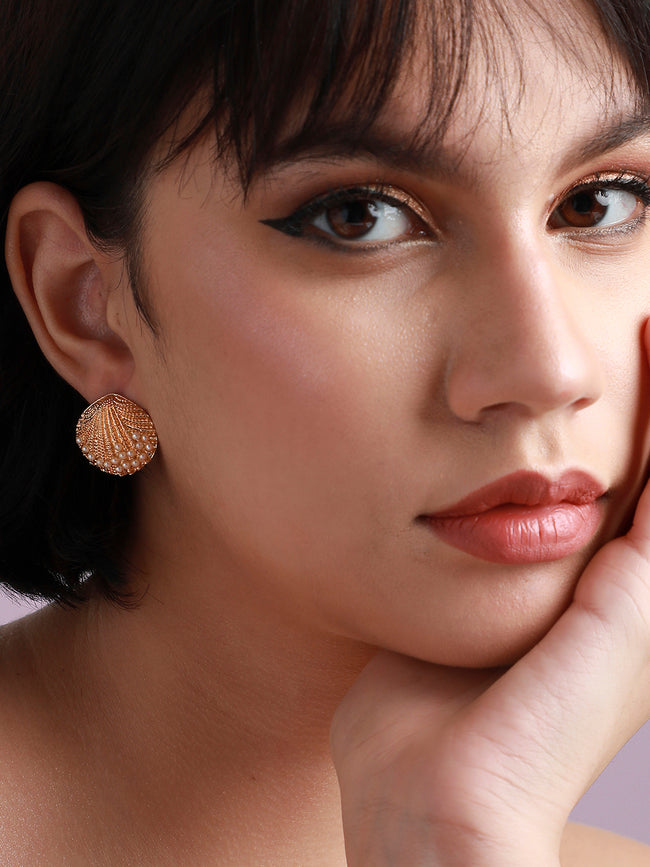 Women Gold Pearl Seashell Stud Earrings