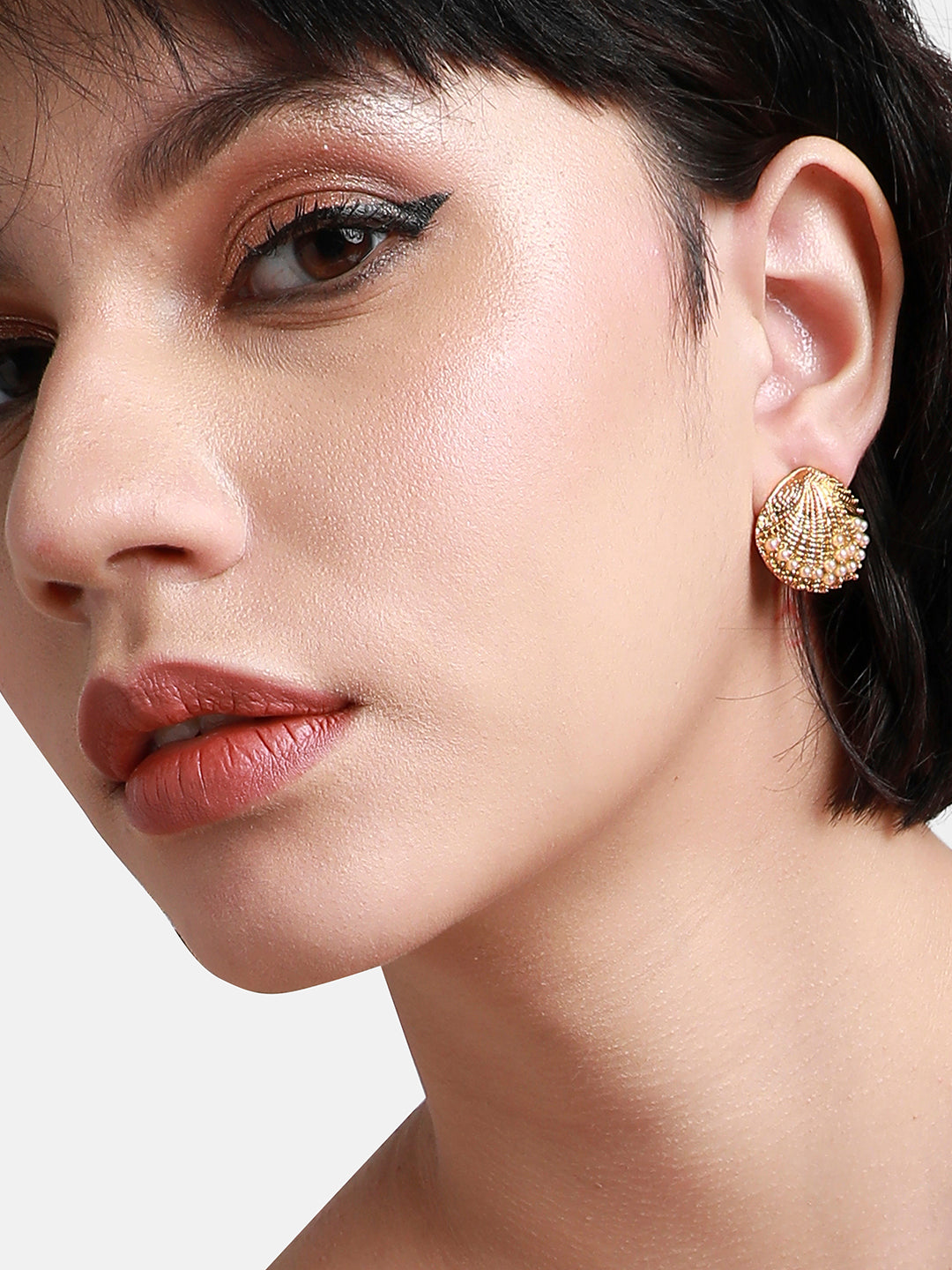 Women Gold Pearl Seashell Stud Earrings