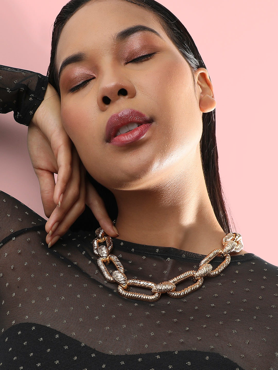 Women Dented Chainlink Necklace