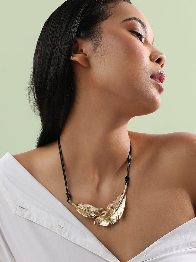 Women Foliage Mirage Thread Necklace