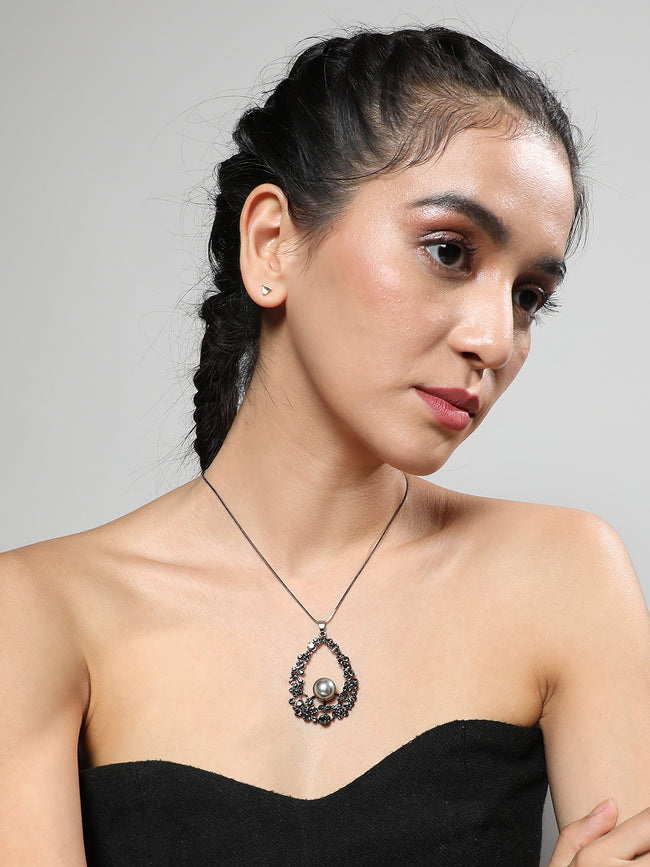 Women Silver Symphony Pendant Necklace