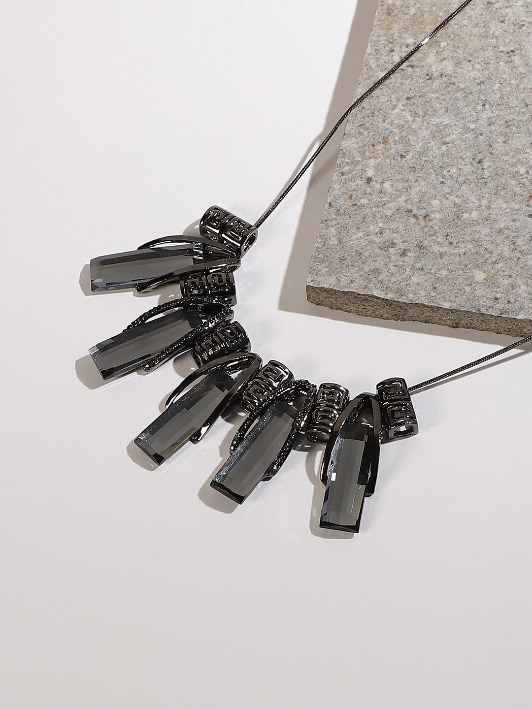 Women Metallic Petals Collar Necklace