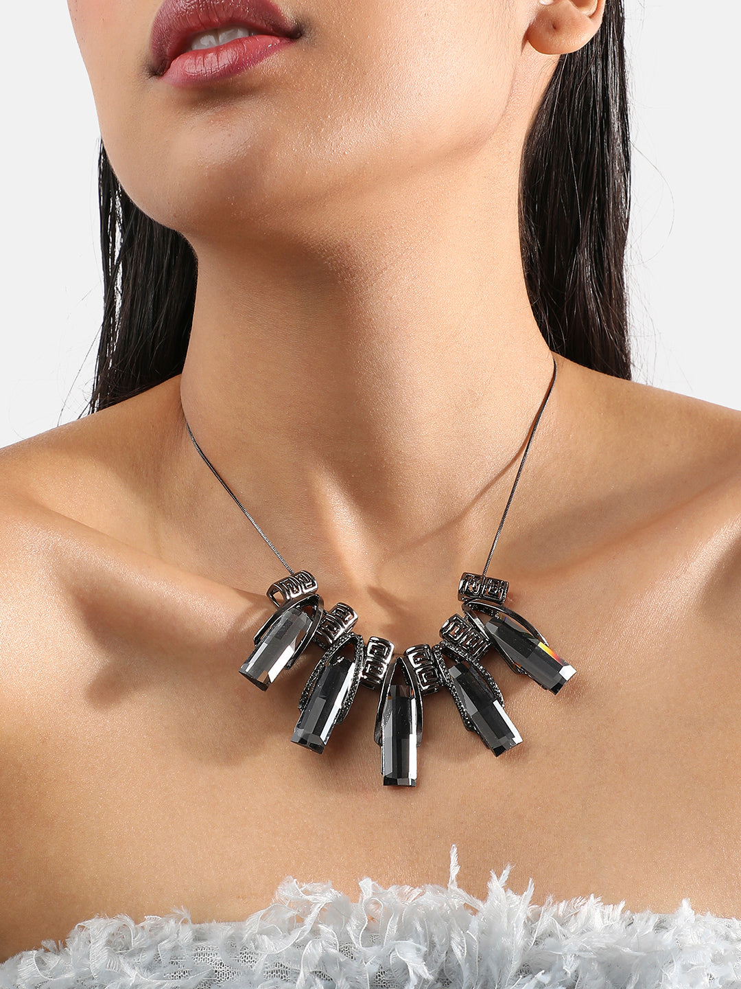 Women Metallic Petals Collar Necklace