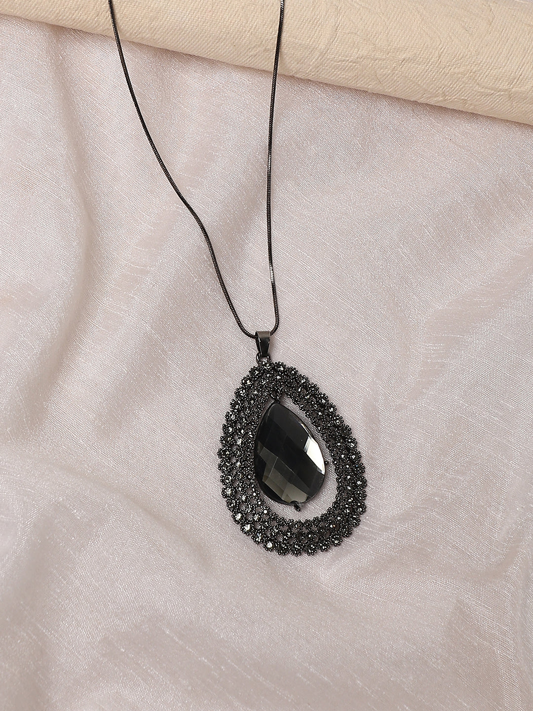 Women Victorian Velvet Pendant Necklace