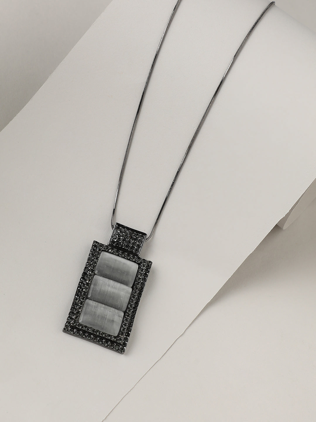 Women Geometric Vista Pendant Necklace