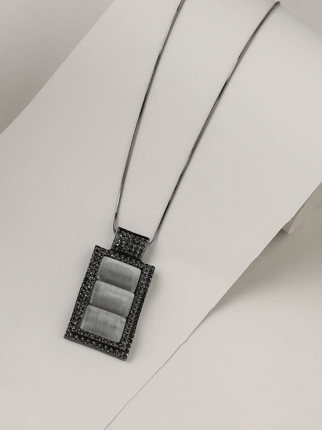 Women Geometric Vista Pendant Necklace