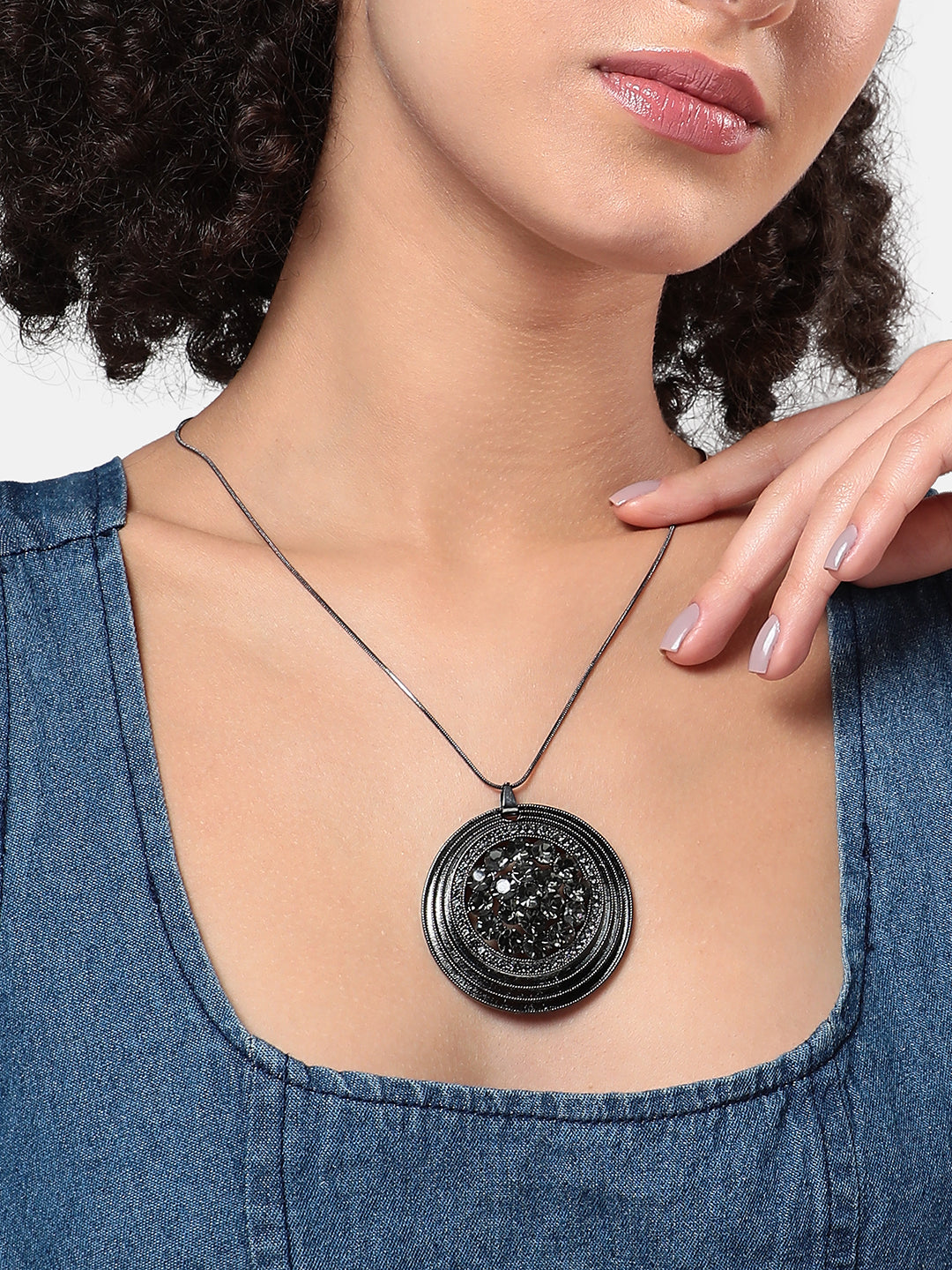 Women Embellished Circular Pendant Necklace