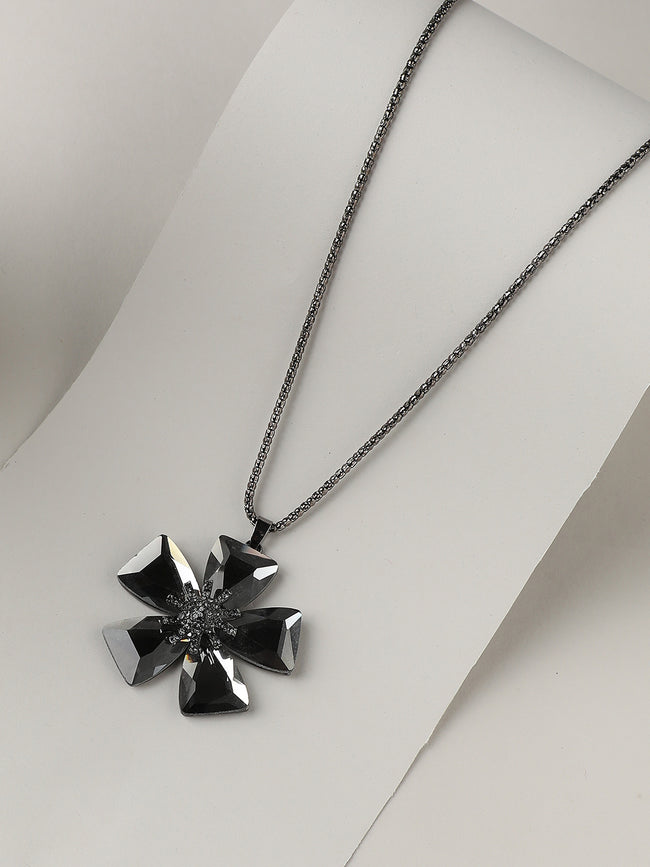 Women Gilded Garden Pendant Necklace