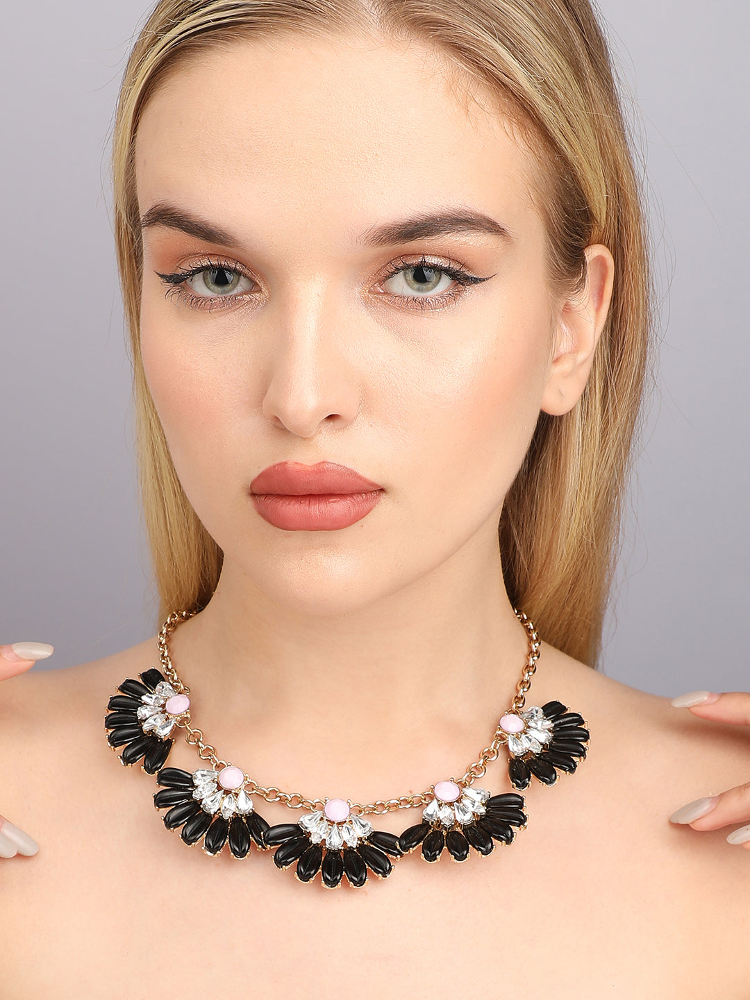Women Black acrylic crystal choker necklace