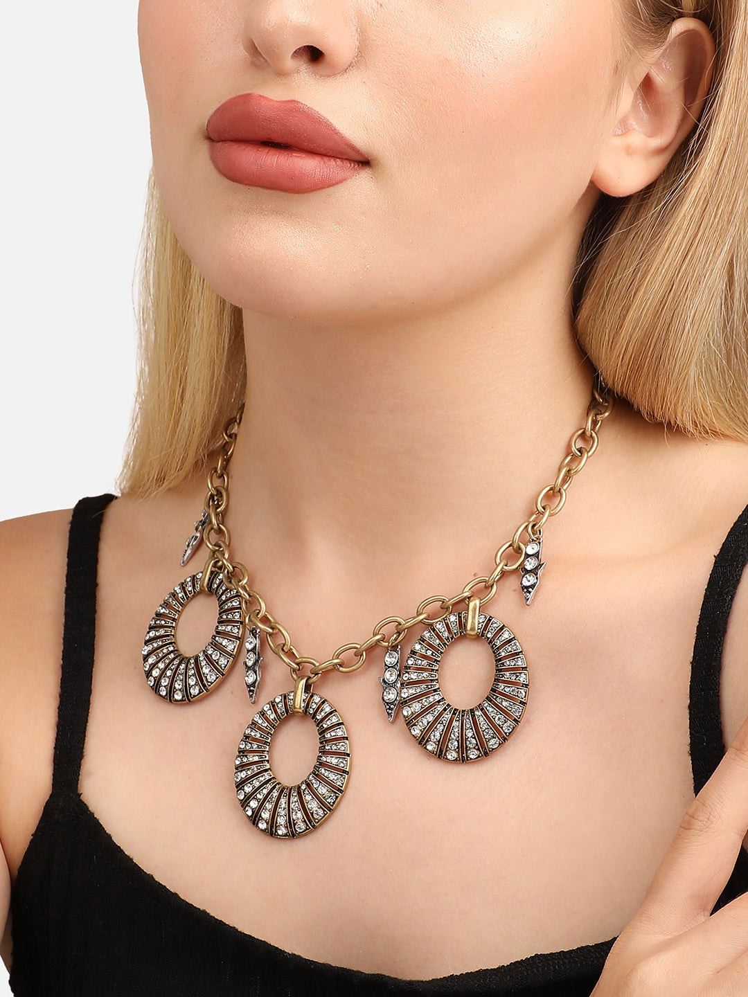 Women Ovel Shaped pattern necklace