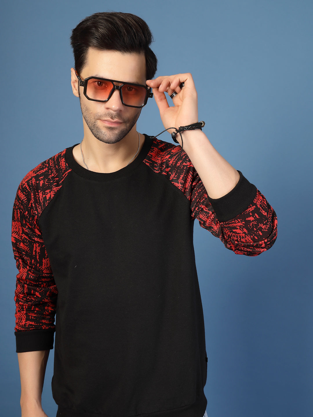 Men Colorblocked Round Neck Sweatshirt