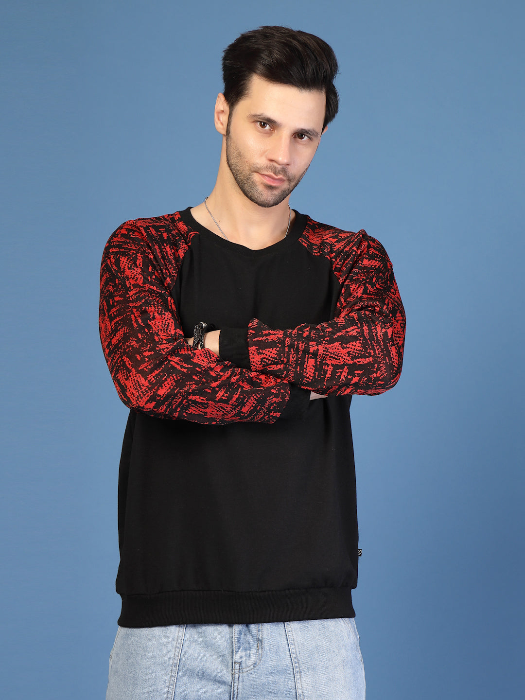 Men Colorblocked Round Neck Sweatshirt