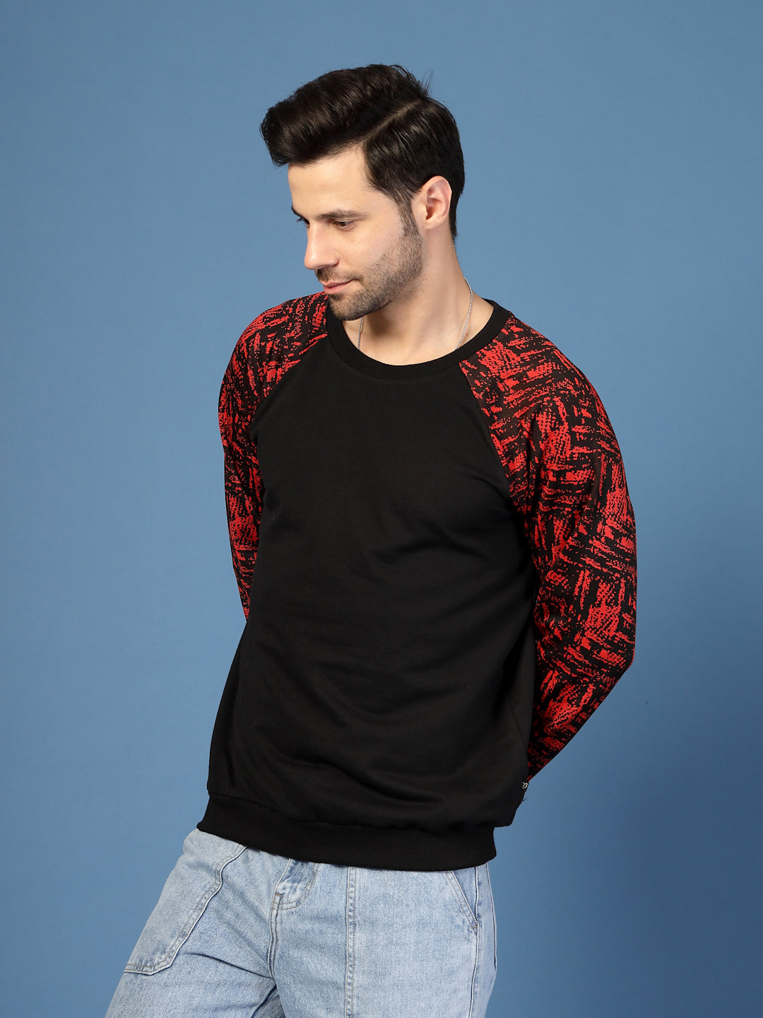 Men Colorblocked Round Neck Sweatshirt
