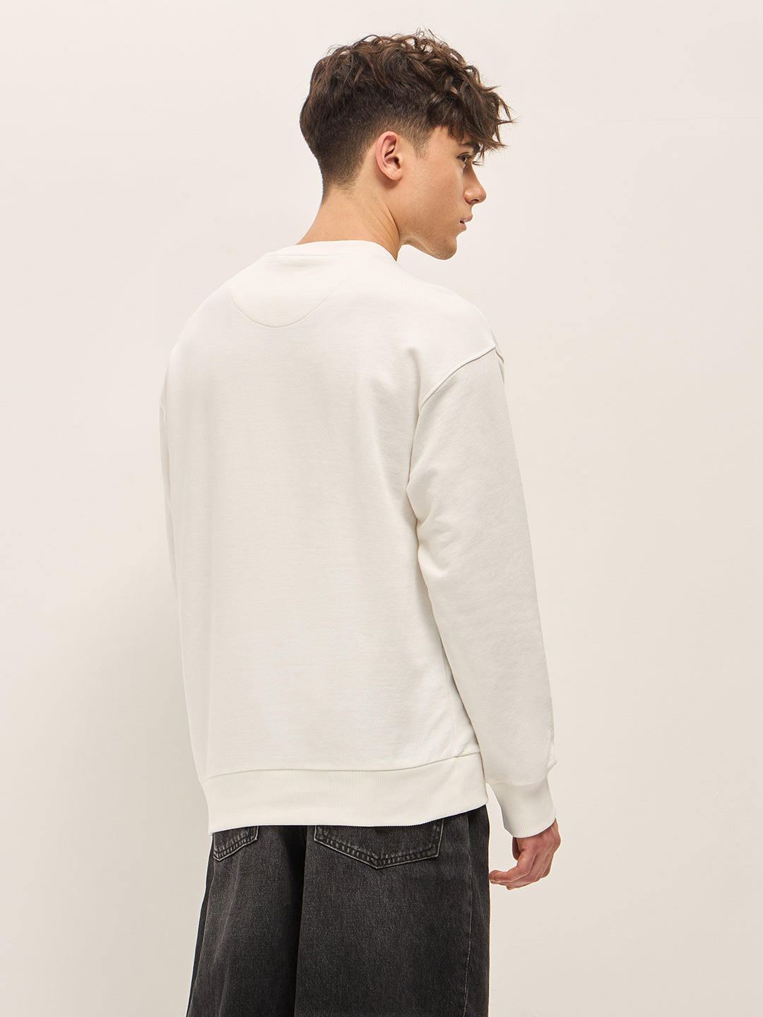 Men White Graphic Design Relax Fit Crew Neck Sweatshirt