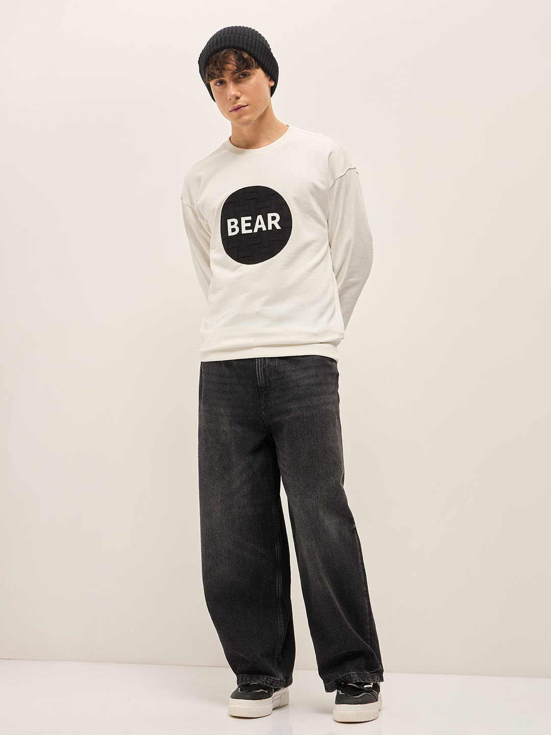 Men White Graphic Design Relax Fit Crew Neck Sweatshirt