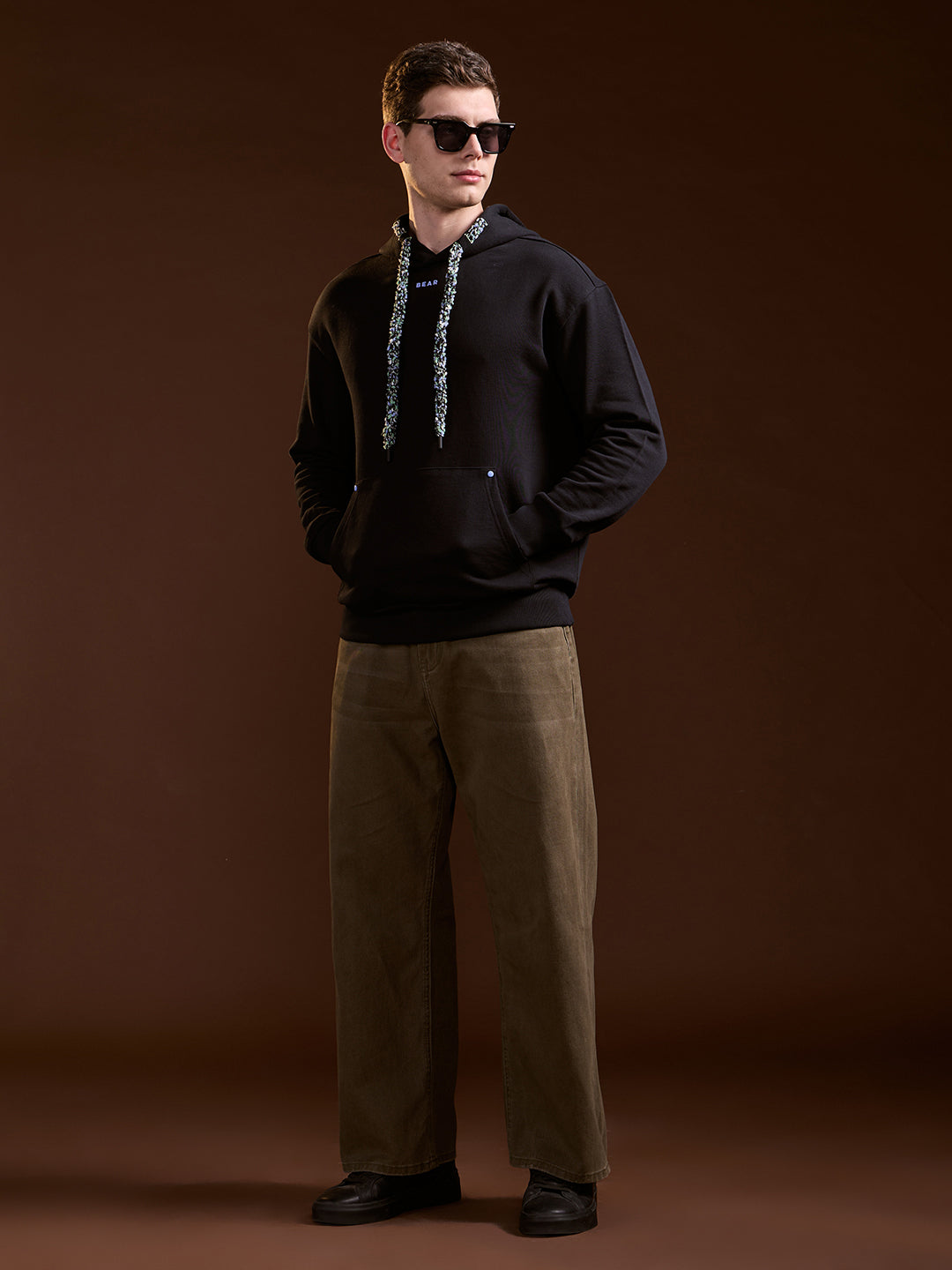 Men Black Solid Relax Fit Hoodie