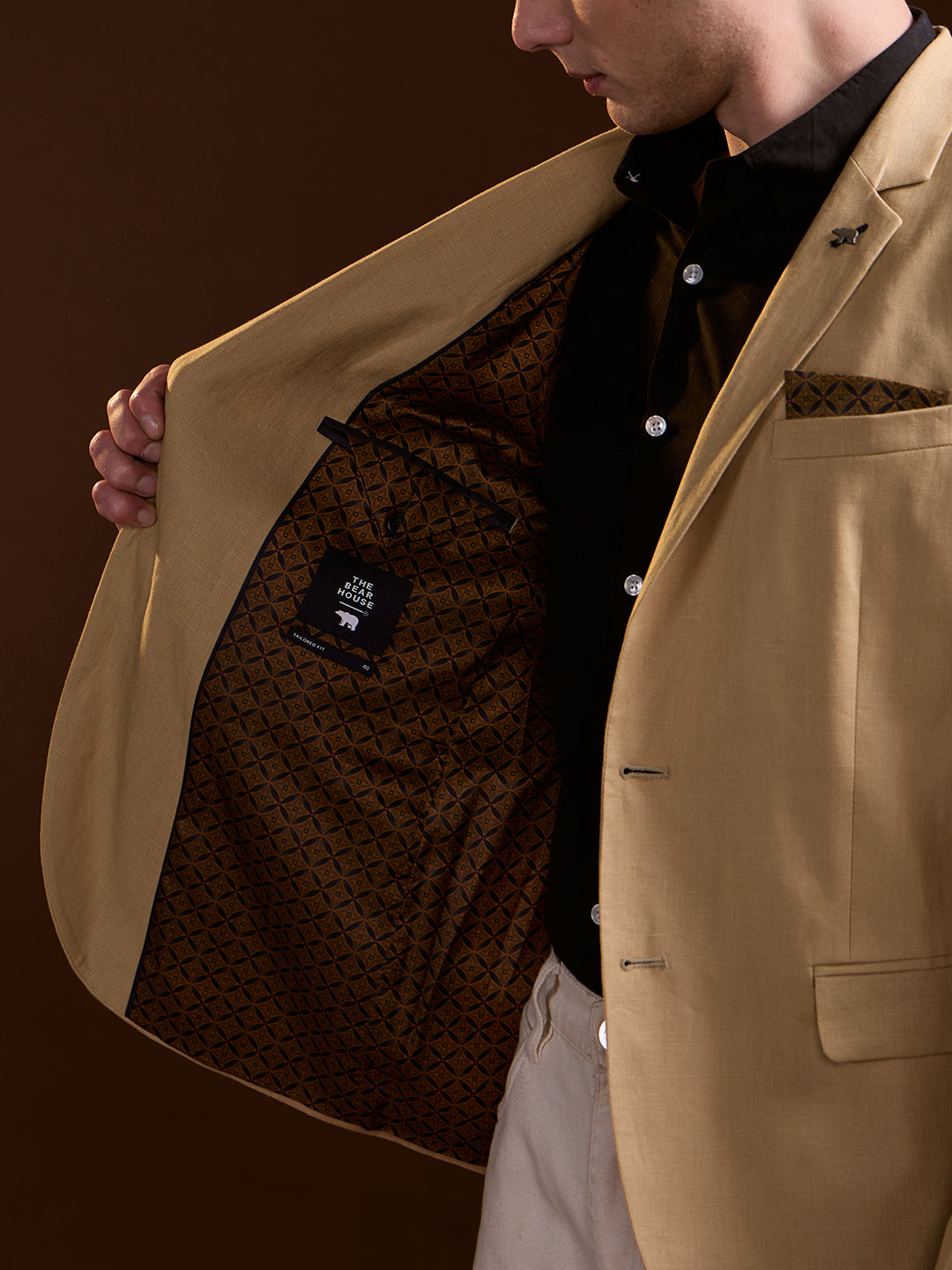 Men Alca Beige Solid Tailored Fit Single-Breasted Formal Blazer