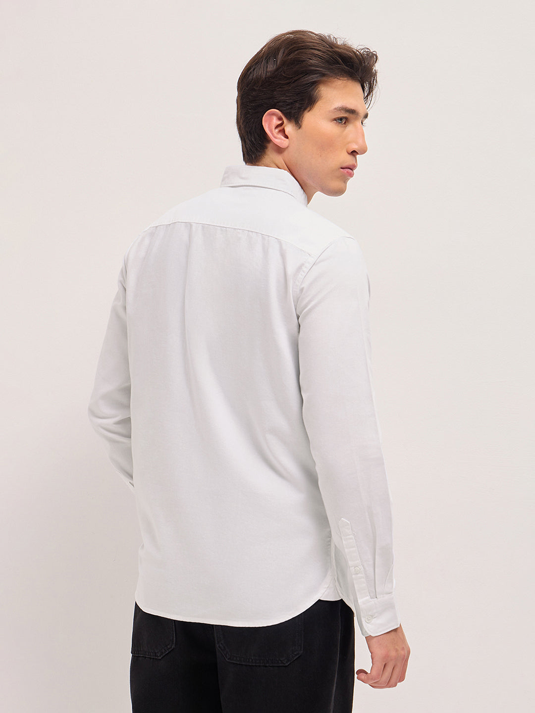 Men White Solid Slim Fit Casual Shirt