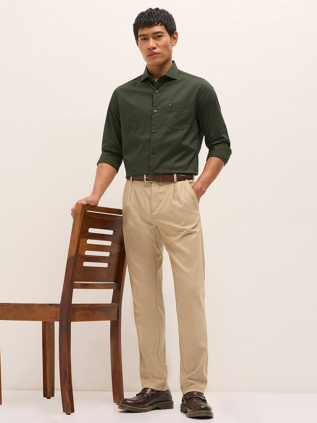Men Green Solid Polyester Blend Tailored Fit Formal Shirt
