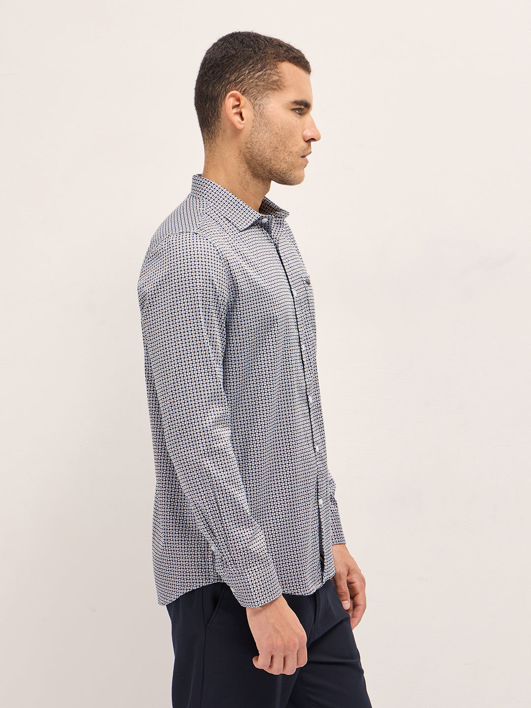 Men Navy BlueWhite Geometric Printed Tailored Fit Formal Shirt