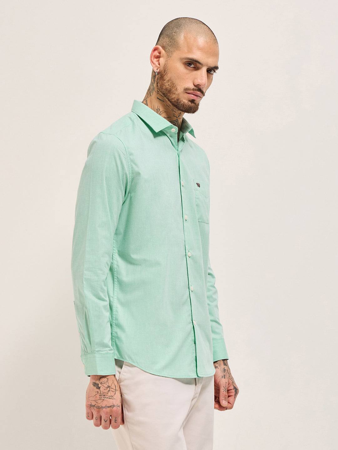 Men Green Solid Tailored Fit Polyester Blend Formal Shirt