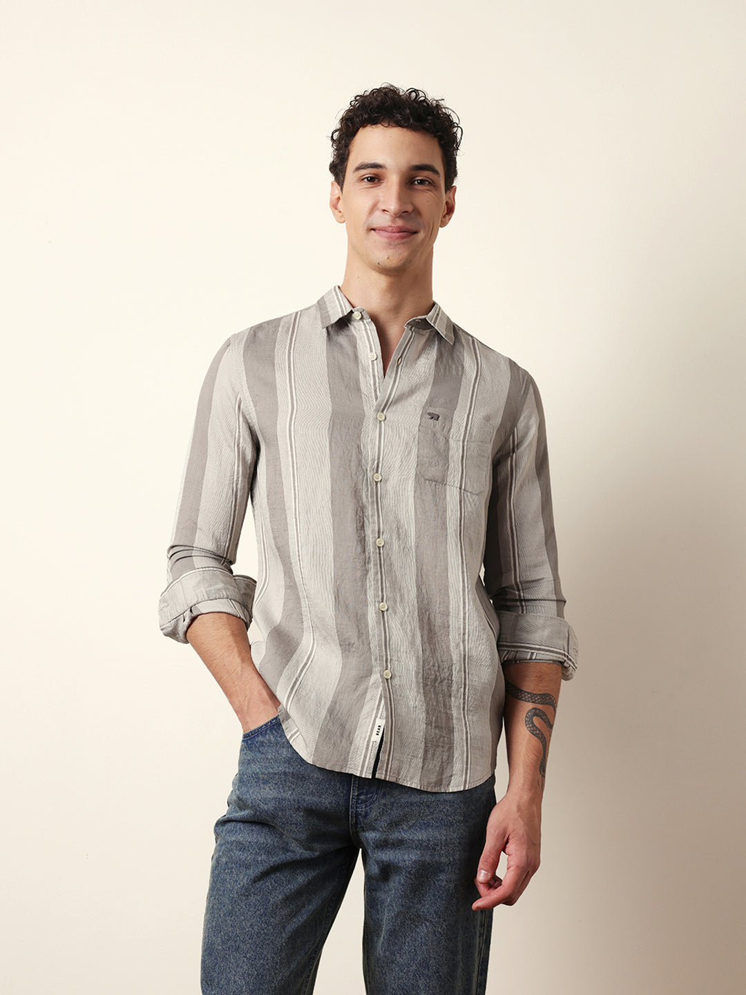 Men Modern Fit Casual Shirt