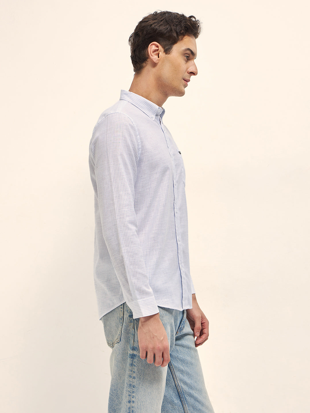 Men White Vertical Pin Stripes Slim Fit Casual Shirt