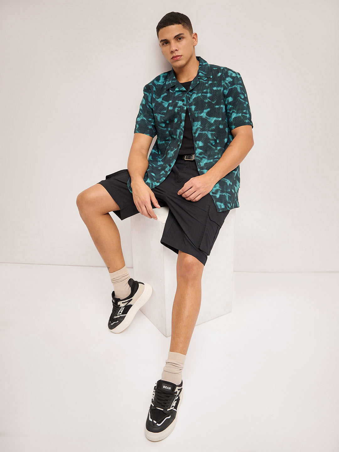 Men Blue Abstract Print Regular Fit Casual Shirt
