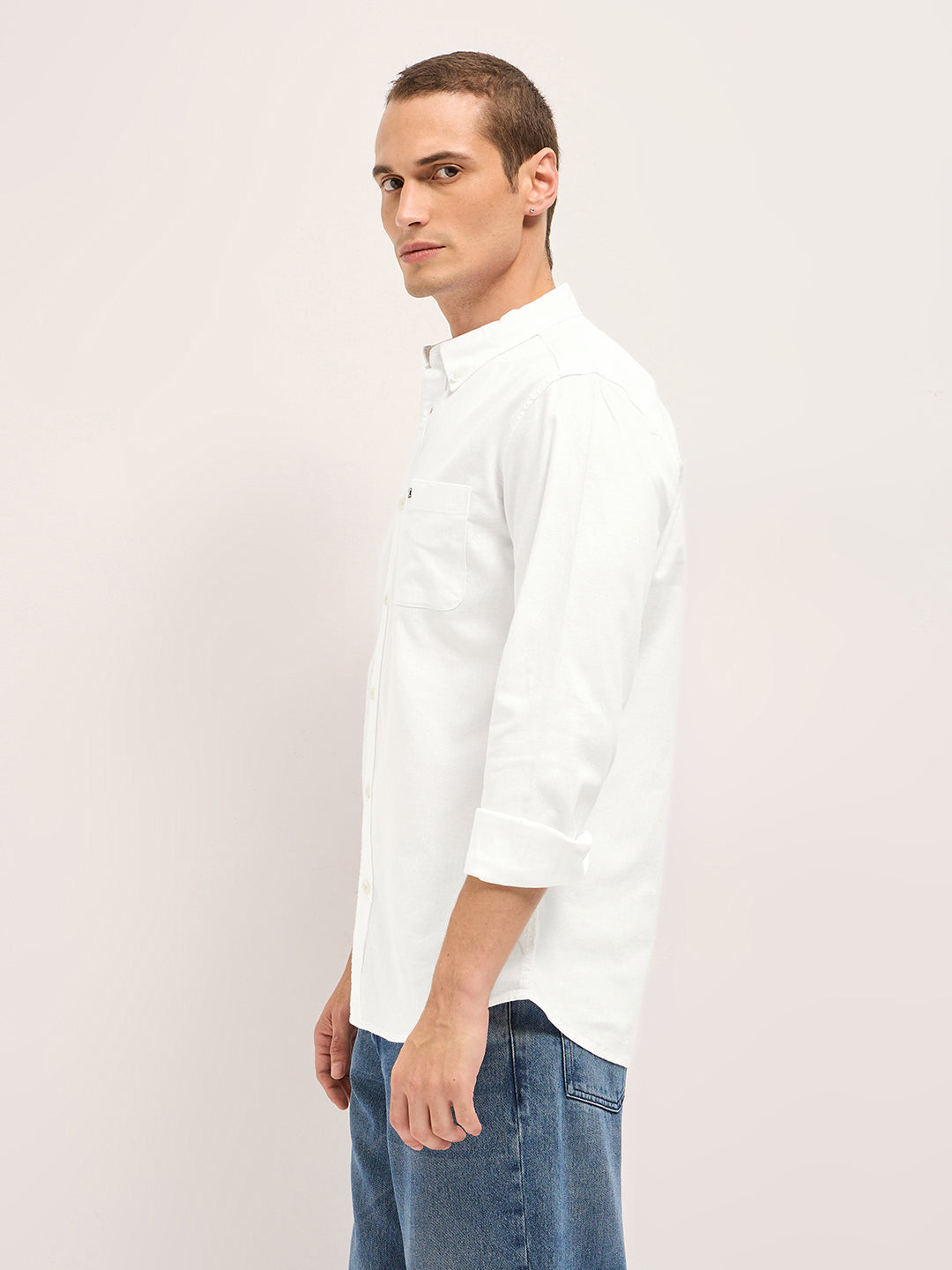 Men White Solid Cotton Blend Slim Fit Casual Shirt